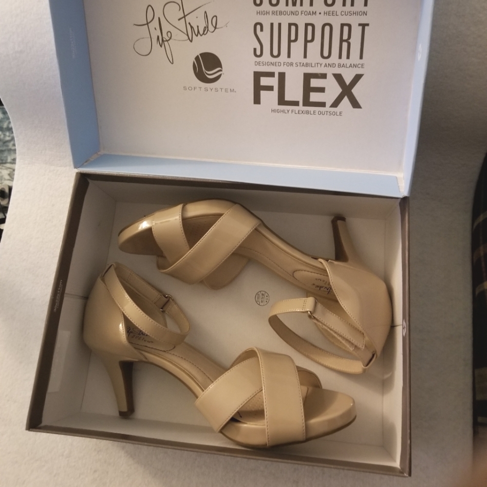 Lifestride Thalia Tender Taupe Pump Size 10M